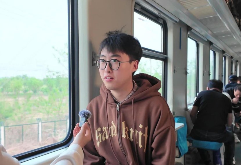 更多阅读春日的斜阳将北京站站台镀成琥