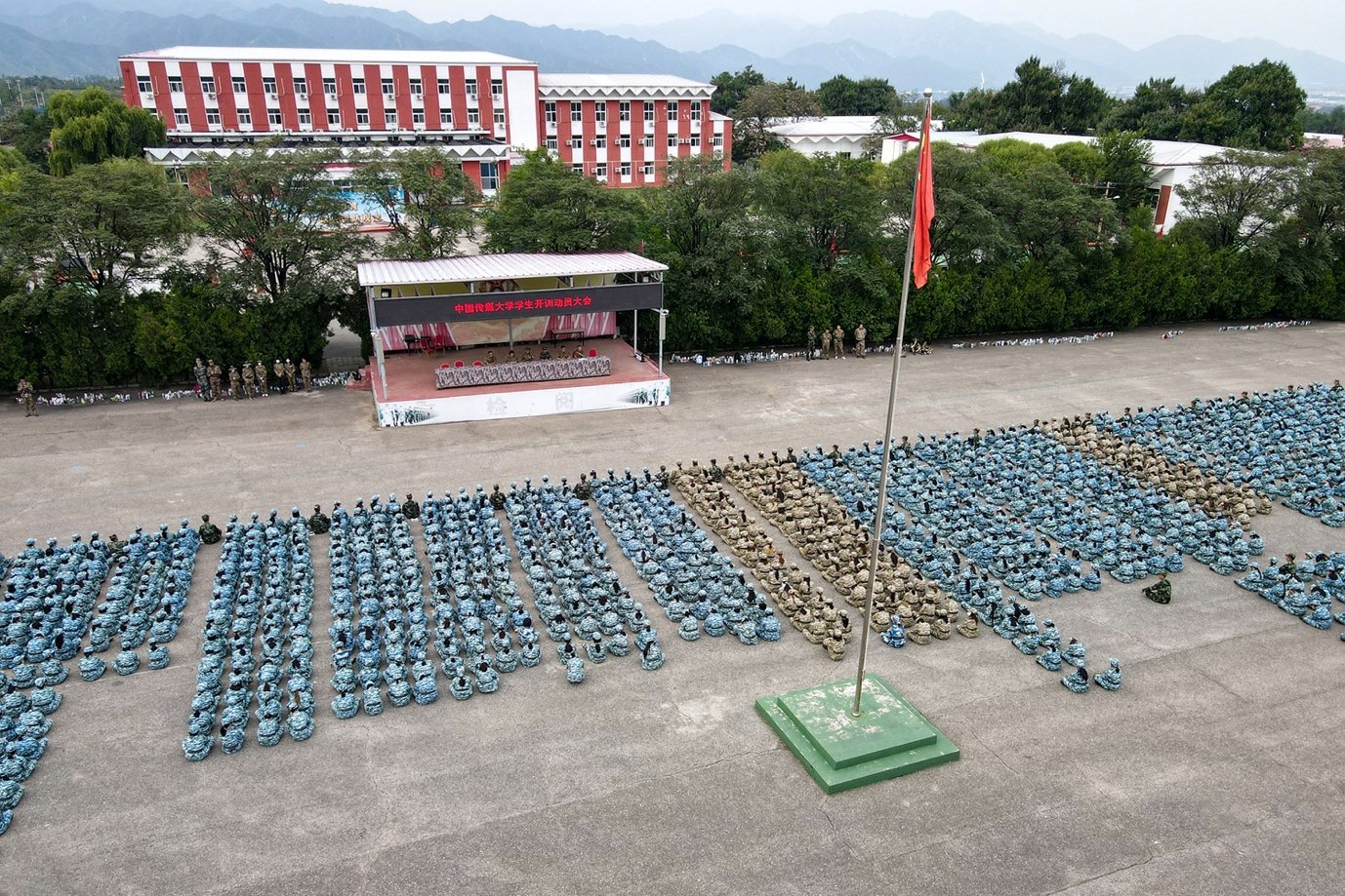 军训团总政委齐金贵